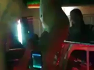 با موهای قرمز وحش با ...