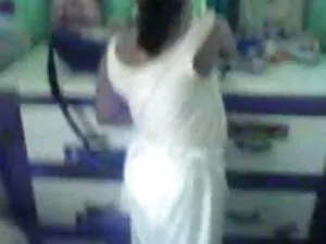 Masseuse busty سقوط  ...