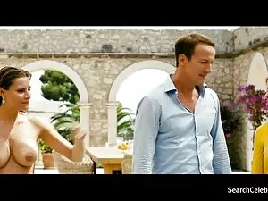 سگ ماده نوازش بیدمشک ...